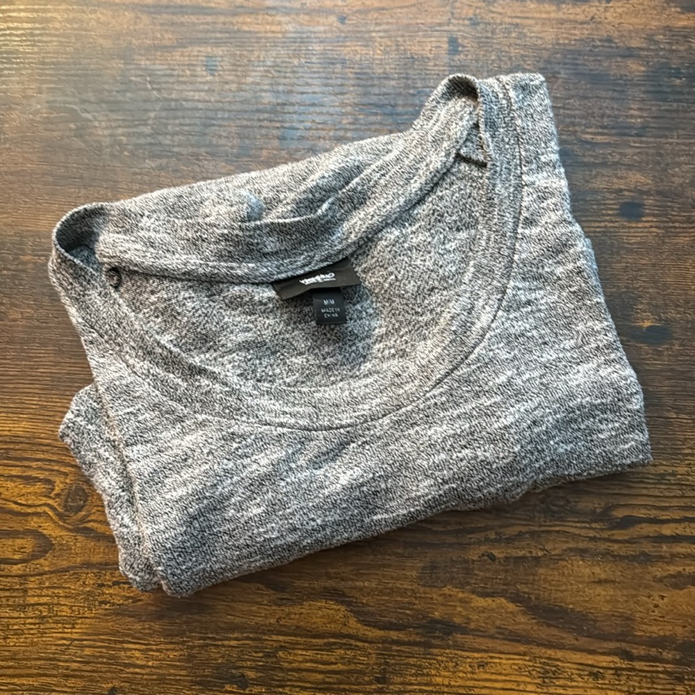 Grey Short Sleeve Shirt; Brand: Mossimo Size: M, Color: Gray